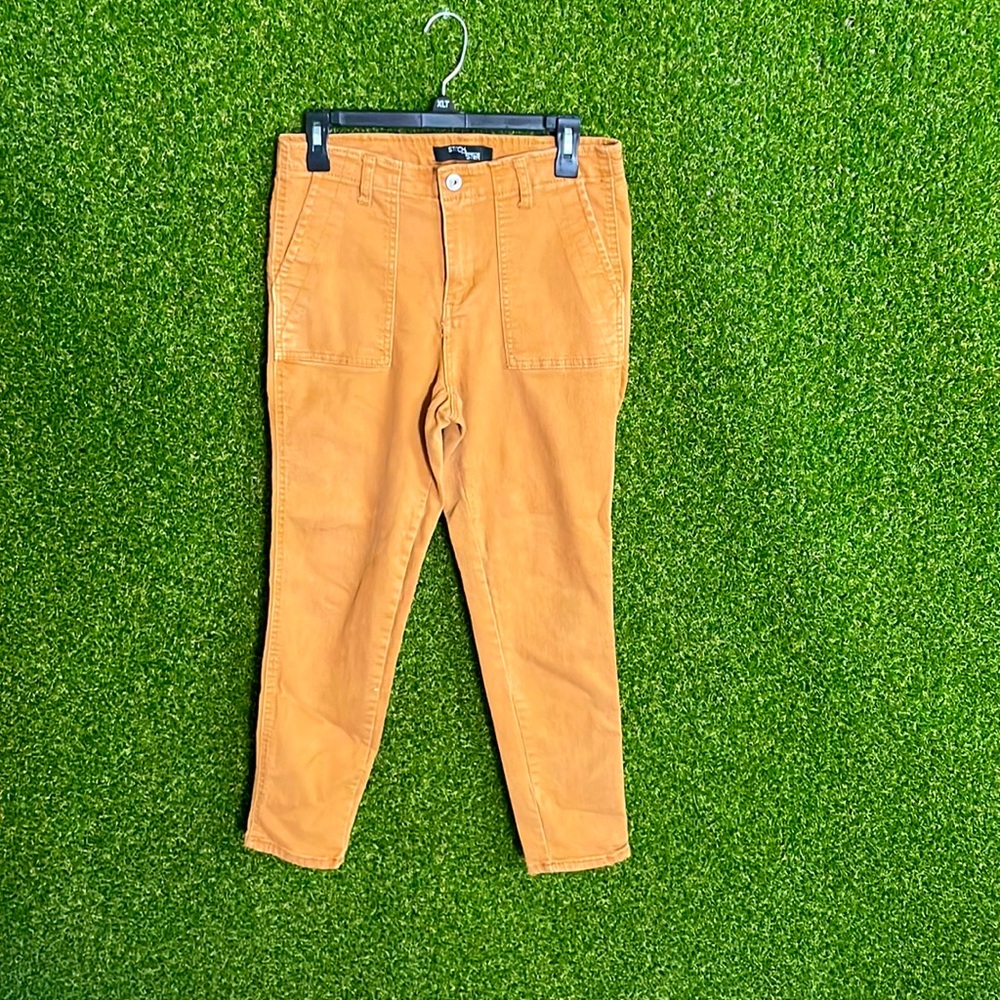 they are a size 8 in women’s,they are from stitch star.
